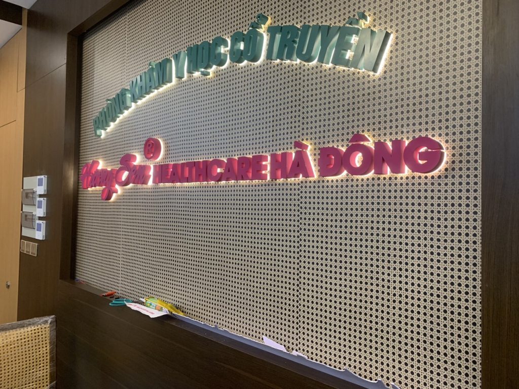 Thi công trang chí phòng khám y học cổ truyền